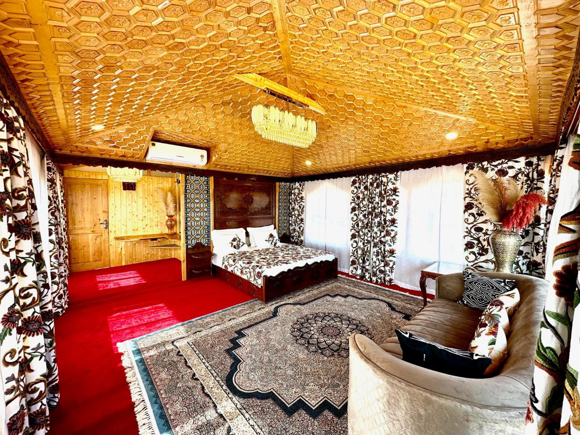 New Jacquline Heritage Houseboats Srīnagar Exteriör bild