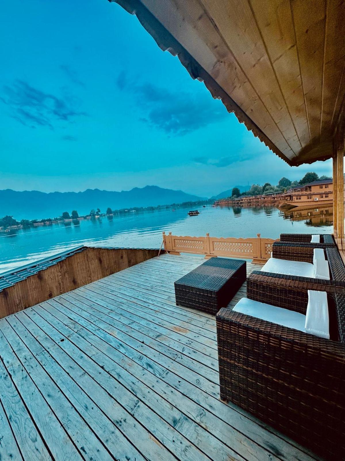 New Jacquline Heritage Houseboats Srīnagar Exteriör bild